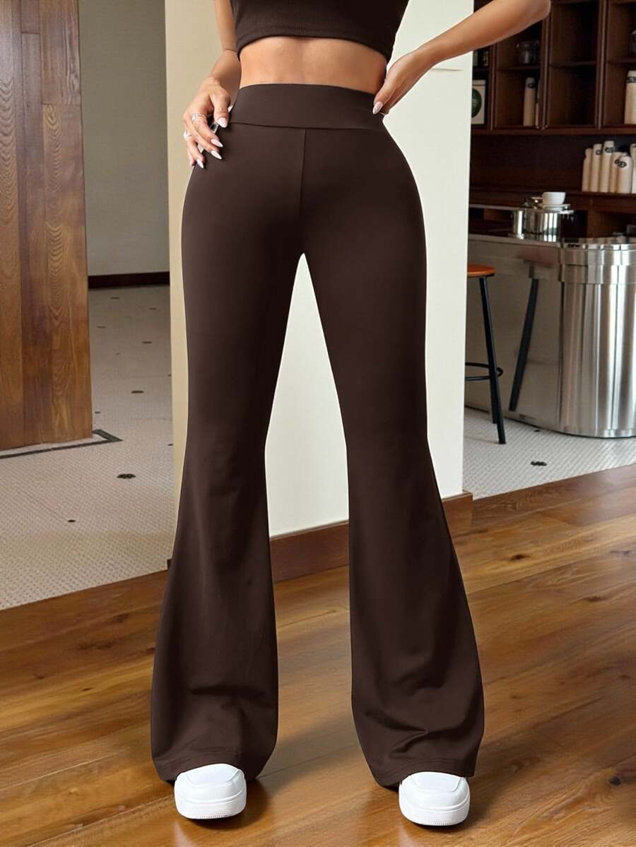 Ženske uske pantalone sa raširenim nogavicama