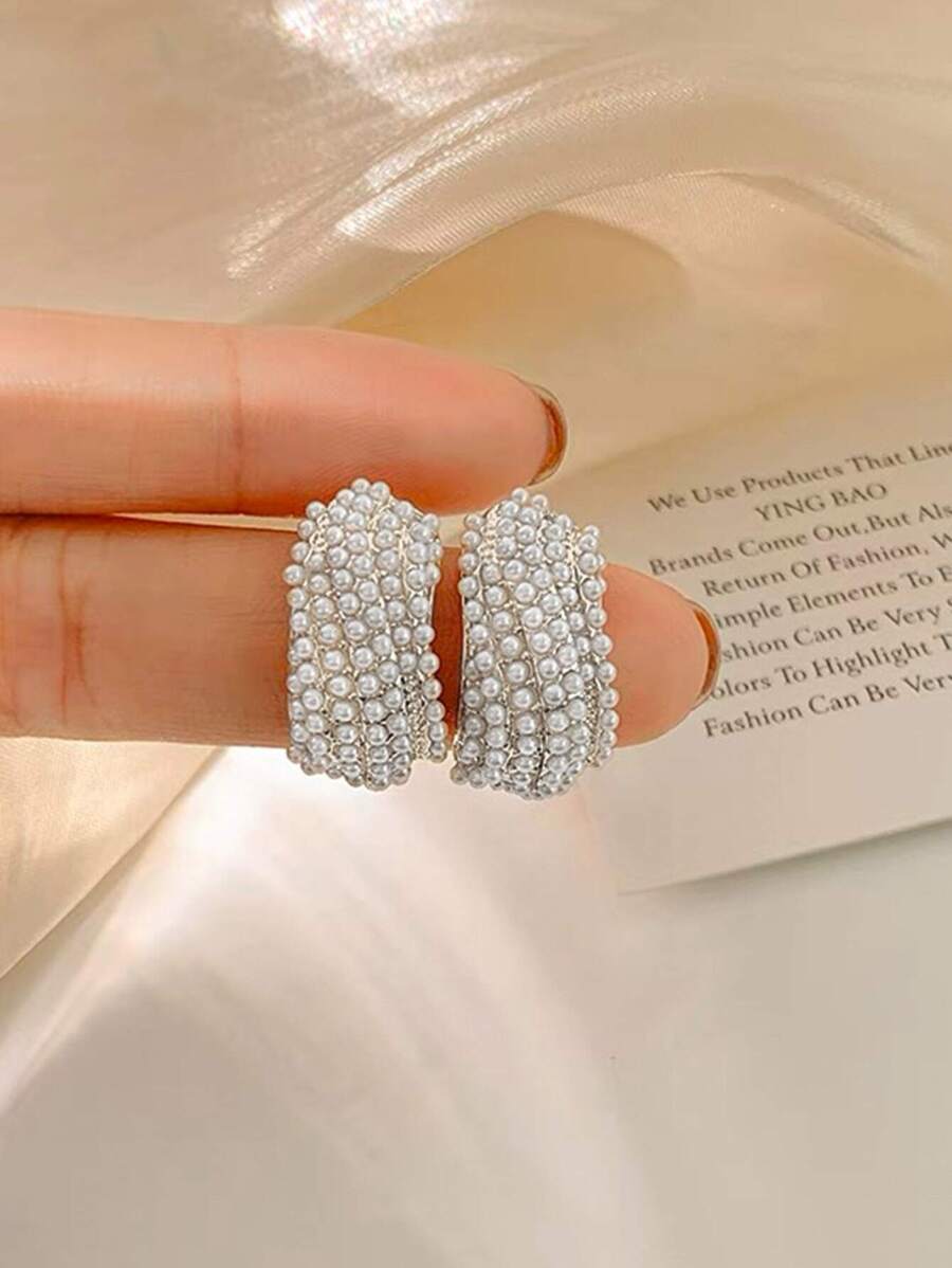 1 par elegantnih minđuša sa veštačkim biserom