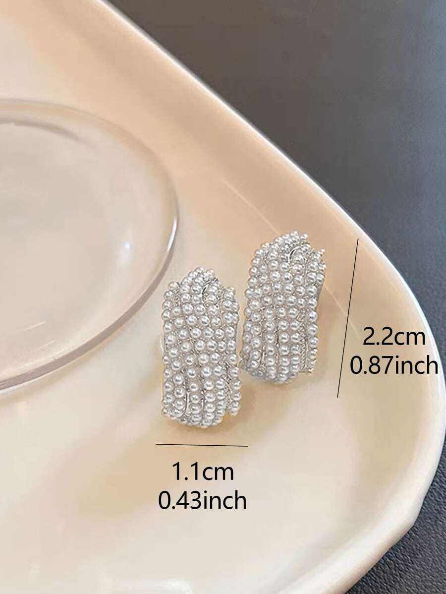 1 par elegantnih minđuša sa veštačkim biserom
