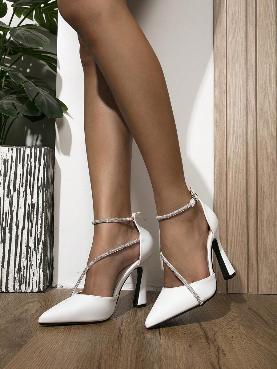 Ženske cipele sa špicastim vrhom i stiletto potpeticom, elegantne