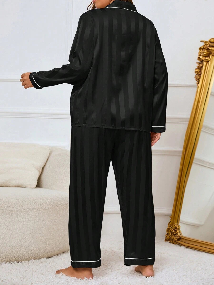 Pidžama set sa prugastim satenskim topom i pantalonama
