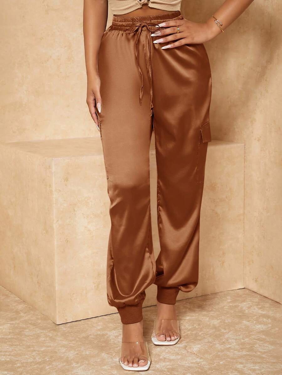 Ležerne satenske pantalone sa perticom u struku za proleće i leto