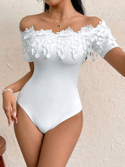 Ženski elegantni body sa čipkastom obodom i otvorenim ramenima