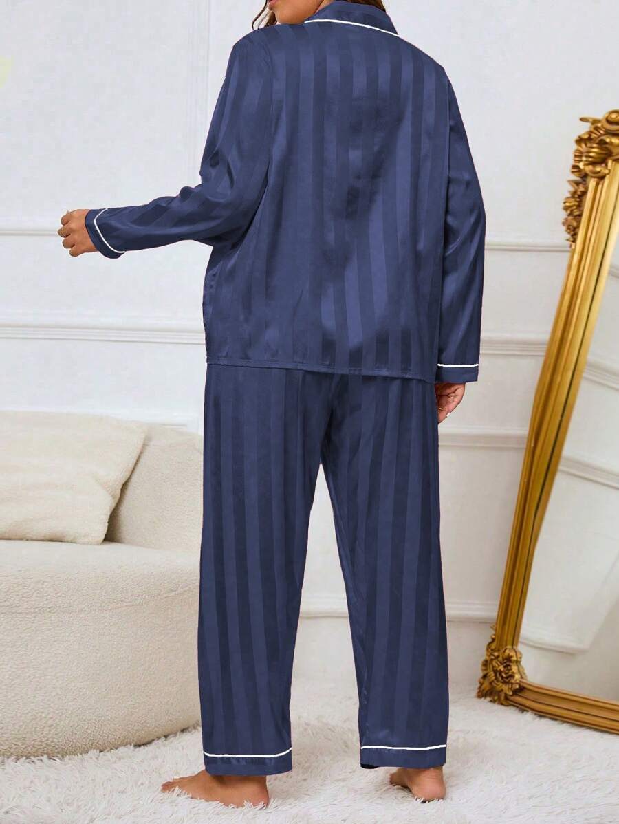 Pidžama set sa prugastim satenskim topom i pantalonama