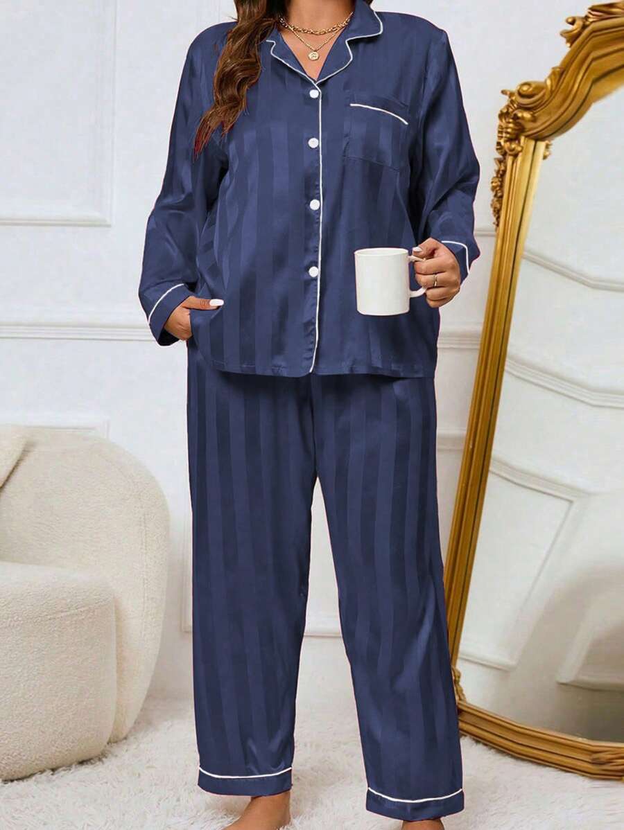 Pidžama set sa prugastim satenskim topom i pantalonama