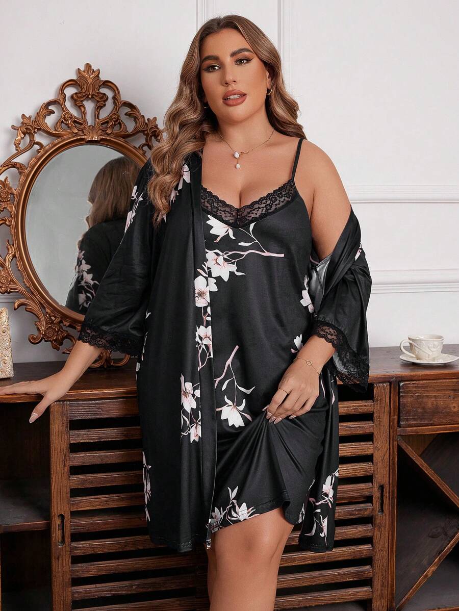 Plus size satenska spavaća haljina na bretele sa cvetnim printom i kontrastnim čipkom i ogrtač