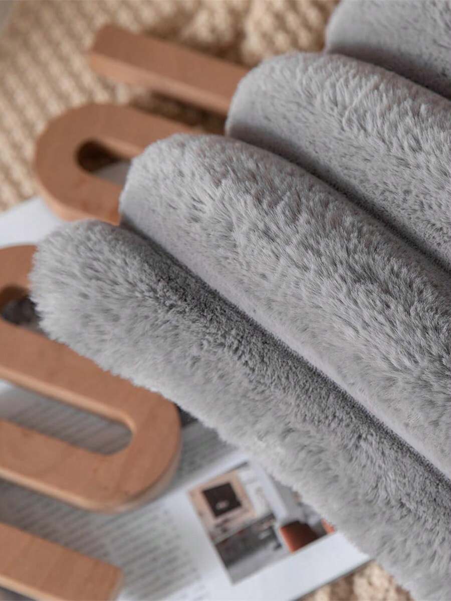 Navlaka za jastuk od veštačkog krzna, udobne i meke, sa prugama, od somota
