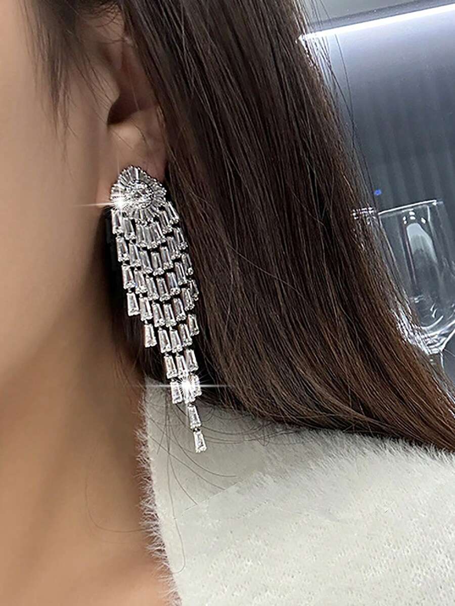 1 par luksuznih sjajnih dugih visećih minđuša