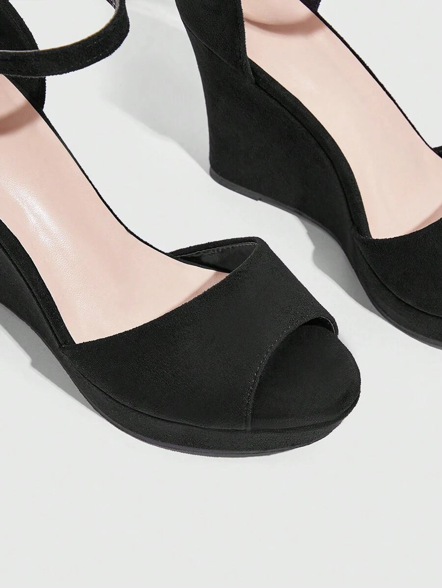 Ženske sandale sa kaišem oko gležnja i otvorenom prstom, elegantne platforme
