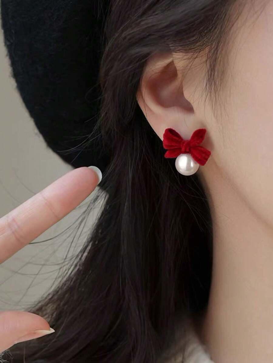 1 par elegantnih minđuša sa mašnom
