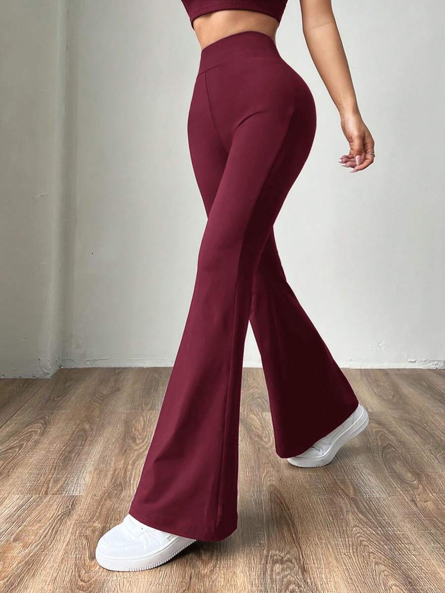 Ženske uske pantalone sa raširenim nogavicama