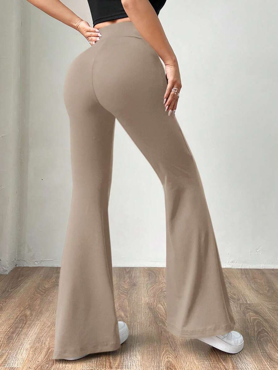 Ženske uske pantalone sa raširenim nogavicama