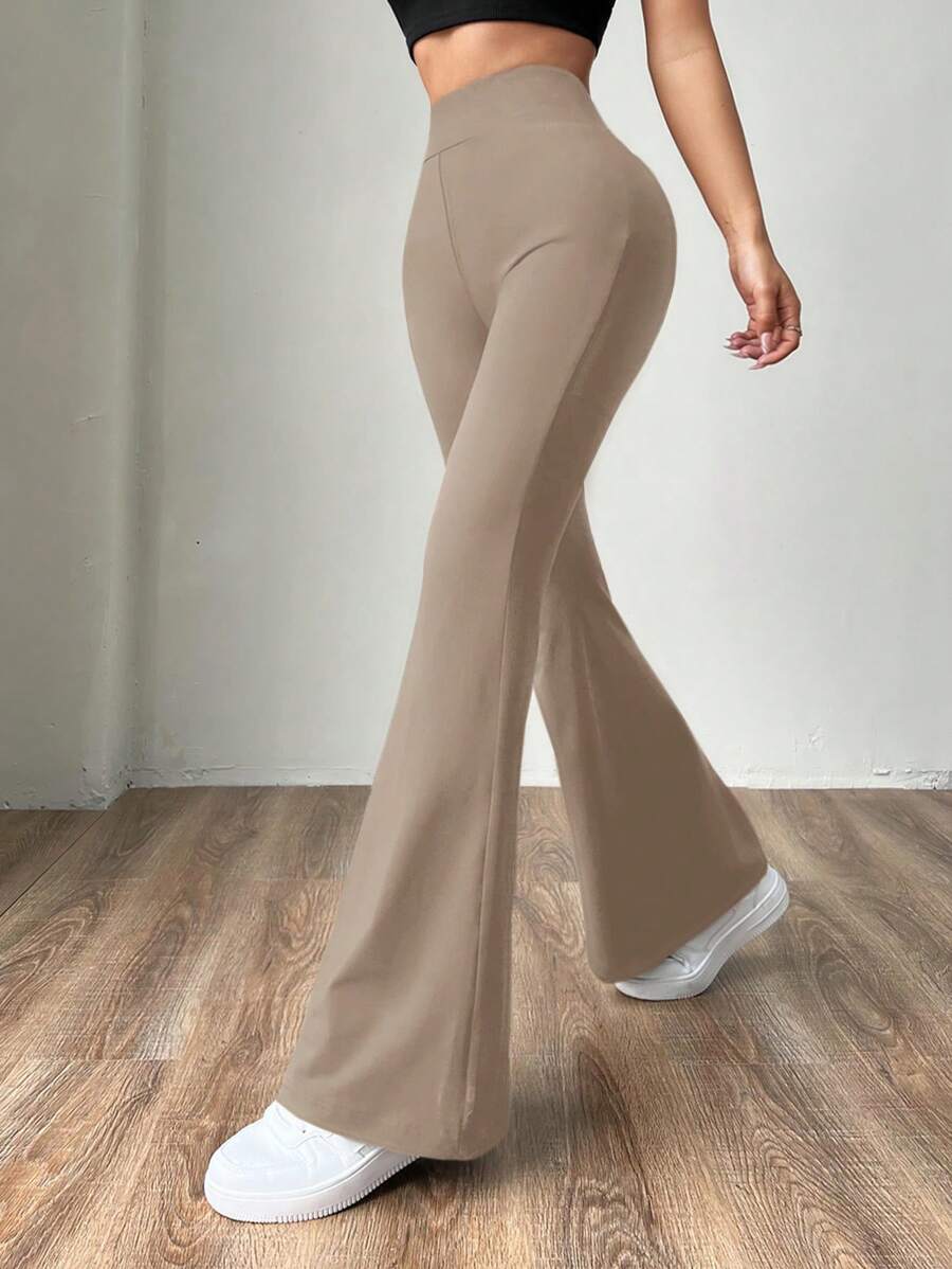 Ženske uske pantalone sa raširenim nogavicama