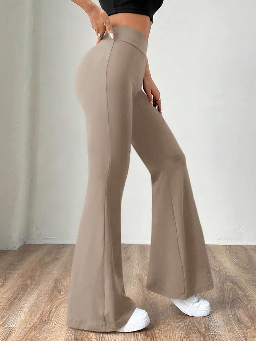 Ženske uske pantalone sa raširenim nogavicama