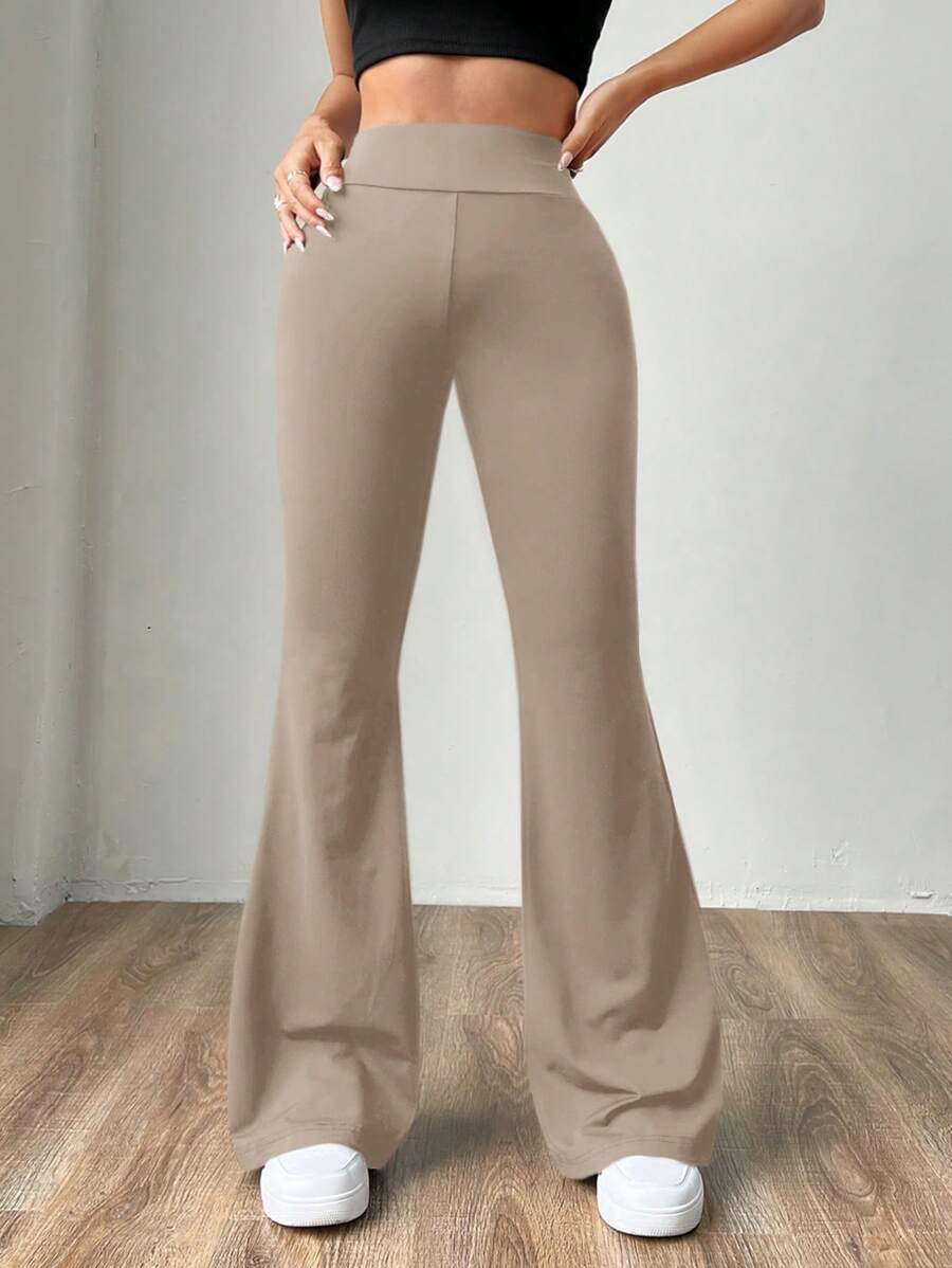 Ženske uske pantalone sa raširenim nogavicama
