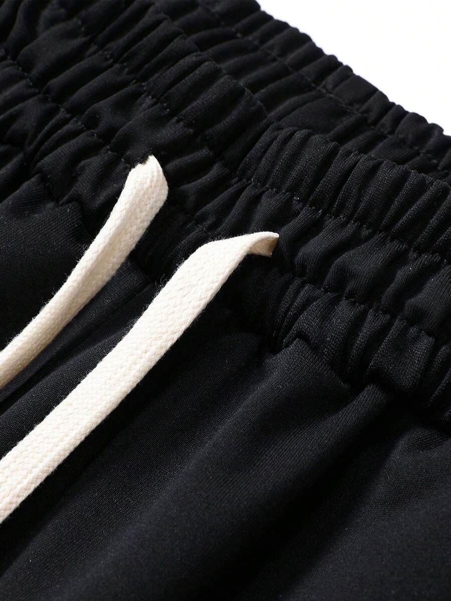 Muški set od 2 komada: polo majica dugih rukava sa printom konja, uparena sa crnim sportskim pantalonama