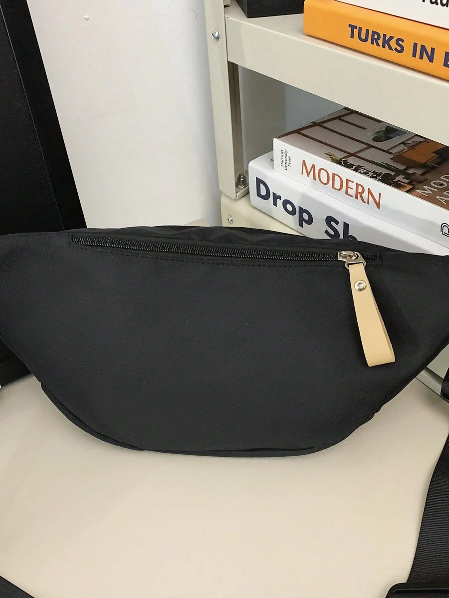 Torba za preko tela sa štampom slova i  podesivim kaišem