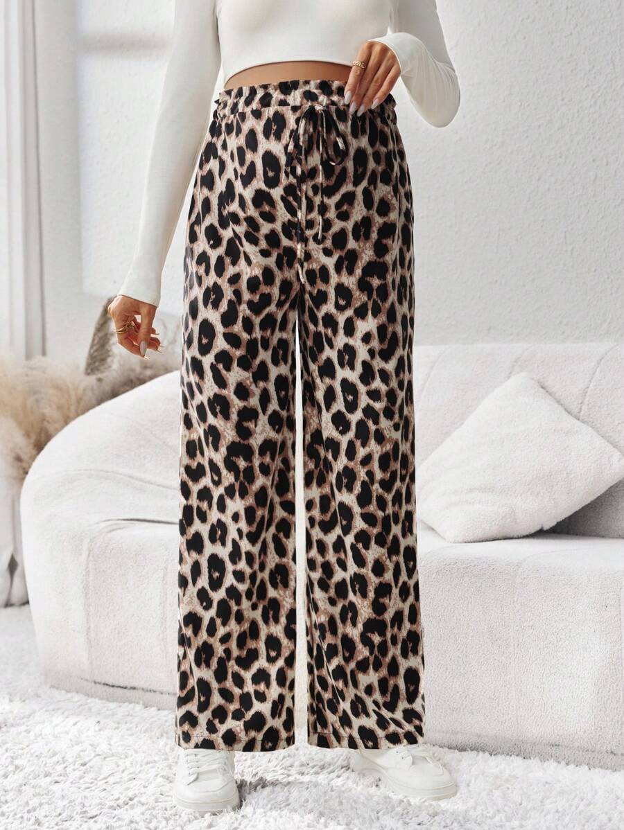 Trudničke pantalone ravnog kroja sa leopard printom, udobne i moderne