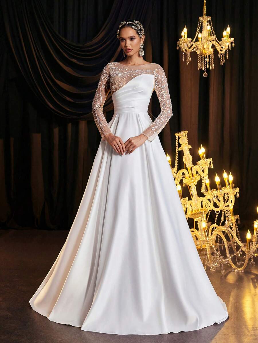 Elegantna luksuzna bela prolećna haljina, satenska providna sa dugim rukavima