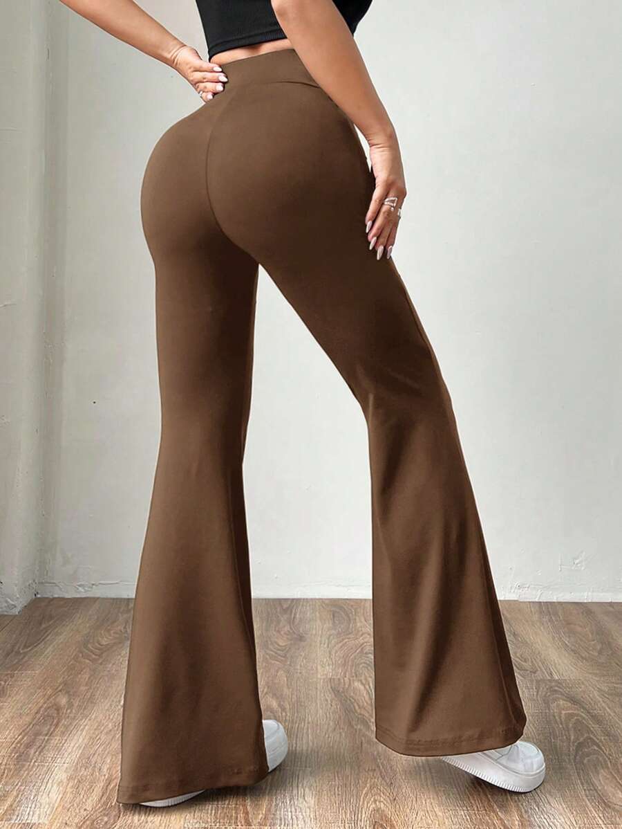 Ženske uske pantalone sa raširenim nogavicama