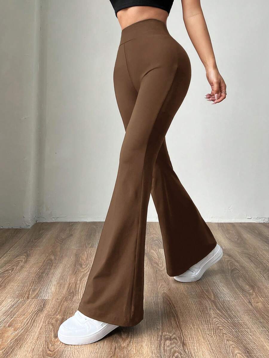 Ženske uske pantalone sa raširenim nogavicama