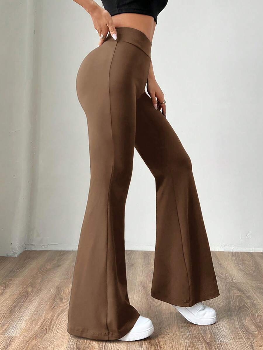 Ženske uske pantalone sa raširenim nogavicama