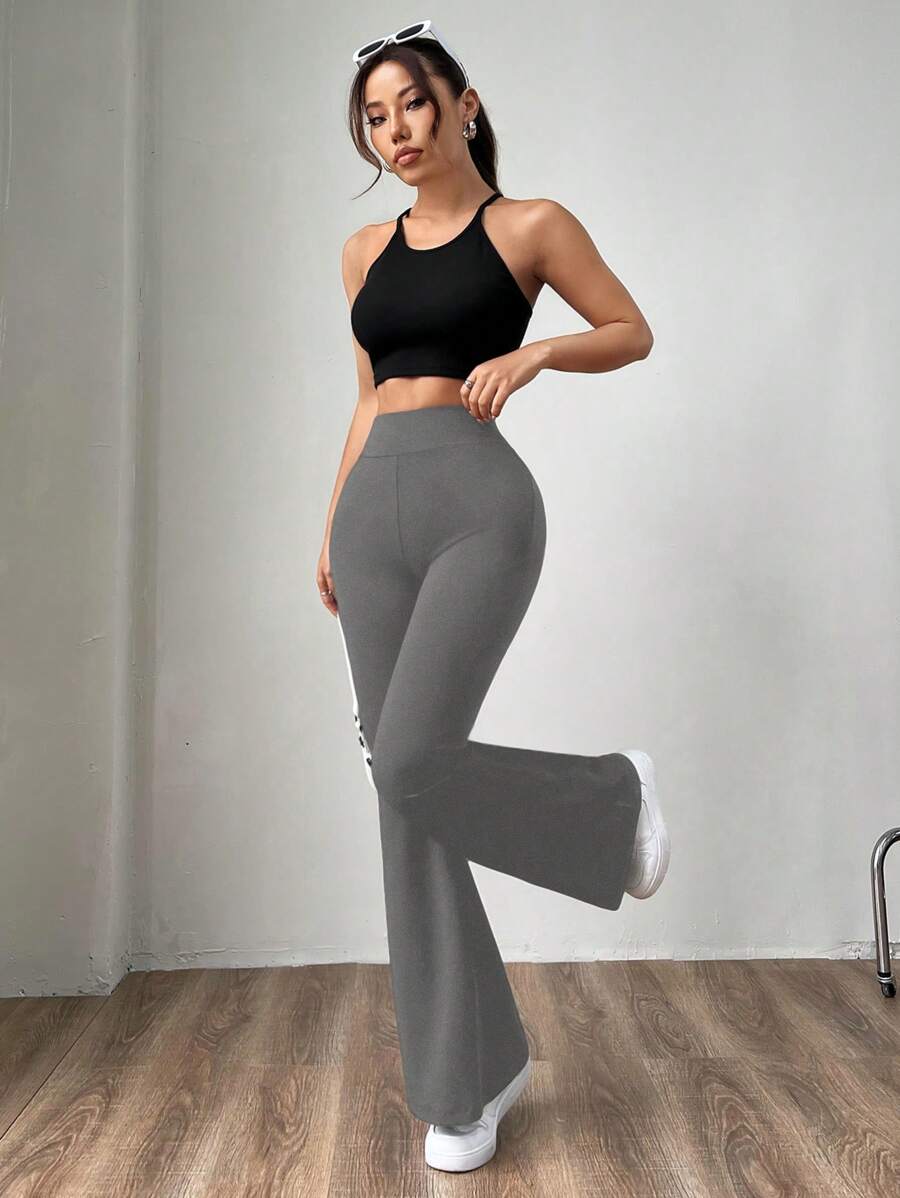 Ženske uske pantalone sa raširenim nogavicama