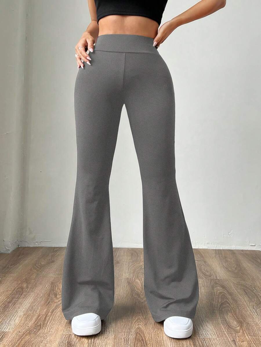 Ženske uske pantalone sa raširenim nogavicama