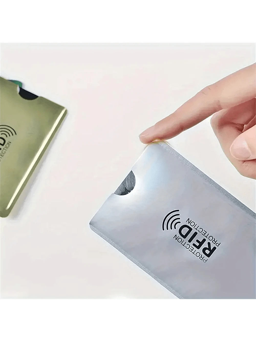 RFID blokirajući omoti za kartice