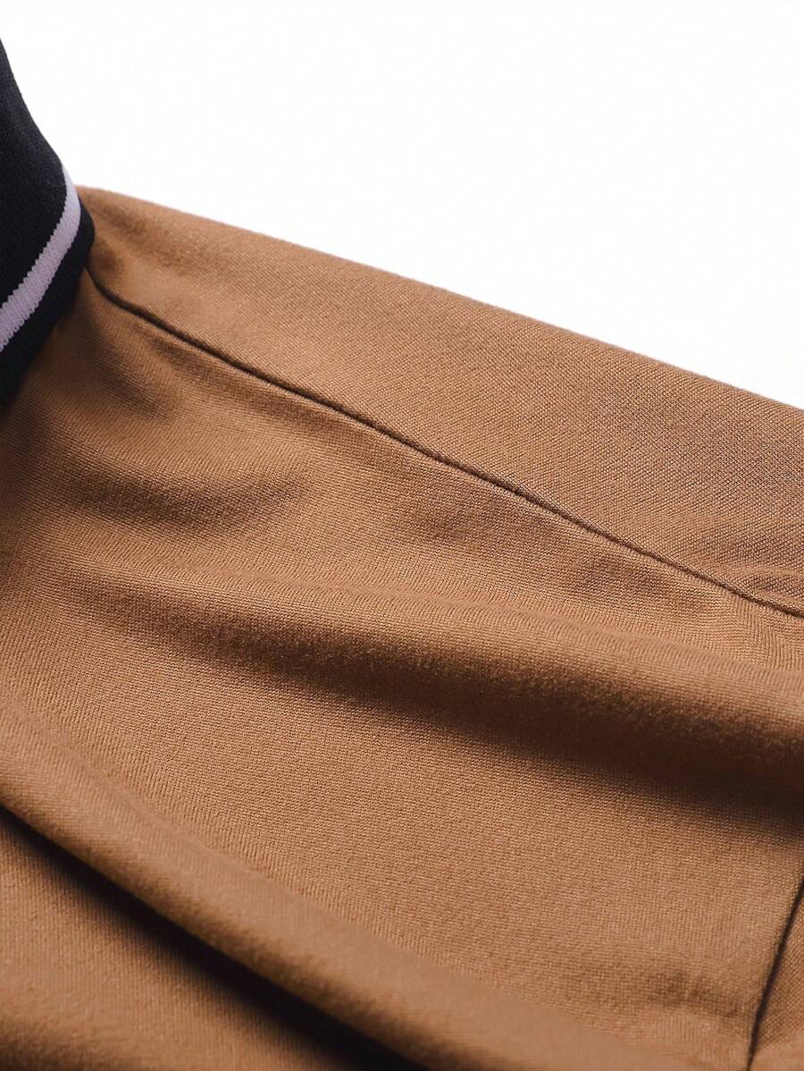 Muški set od 2 komada: polo majica dugih rukava sa printom konja, uparena sa crnim sportskim pantalonama