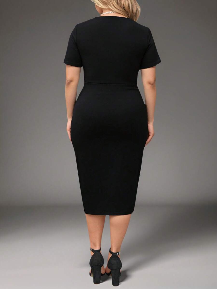 Plus size haljina sa koloblock dizajnom i izrezom