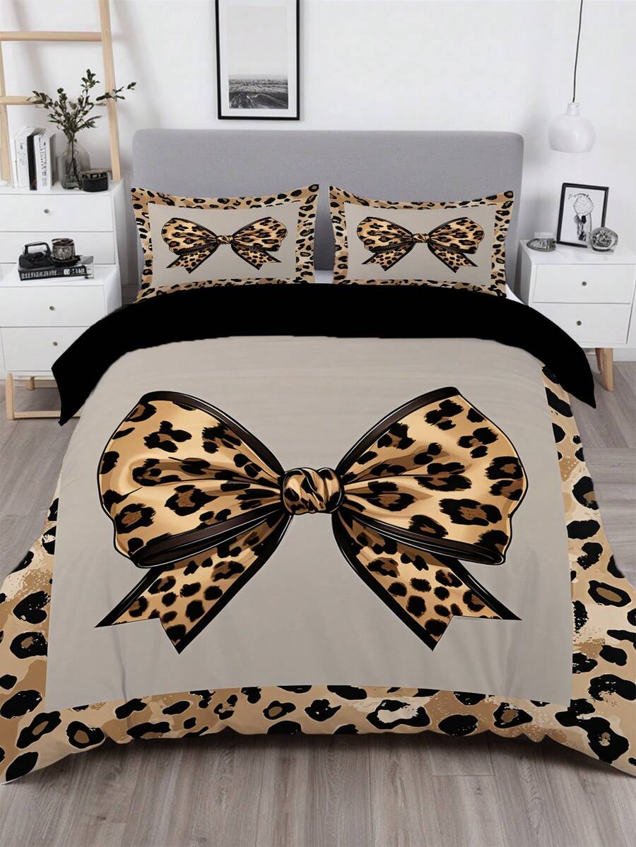 Set posteljine sa leopard printom i mašnom, 3 komada (1 navlaka za jorgan + 2 jastučnice, jorgan nije uključen)