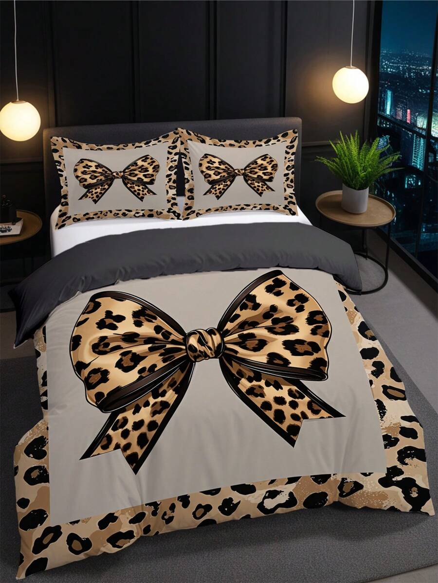 Set posteljine sa leopard printom i mašnom, 3 komada (1 navlaka za jorgan + 2 jastučnice, jorgan nije uključen)