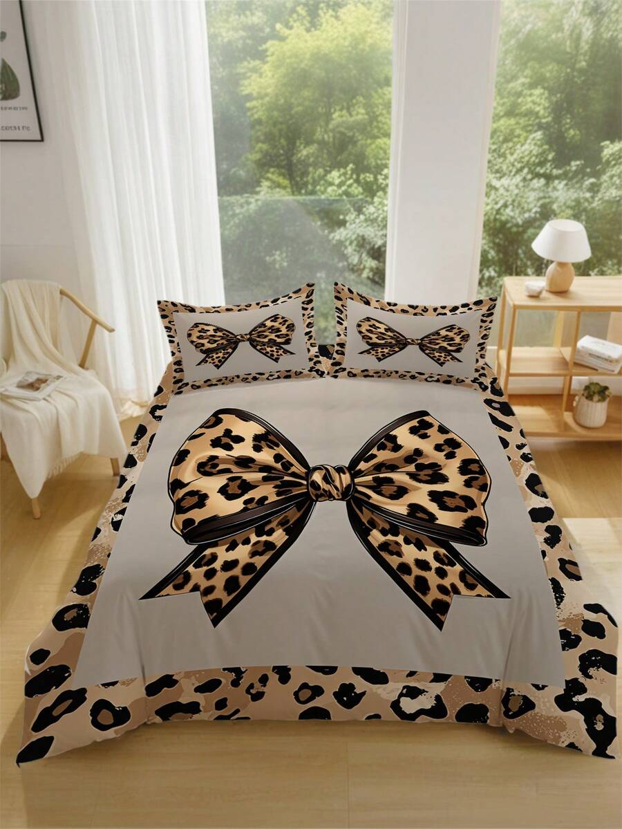 Set posteljine sa leopard printom i mašnom, 3 komada (1 navlaka za jorgan + 2 jastučnice, jorgan nije uključen)