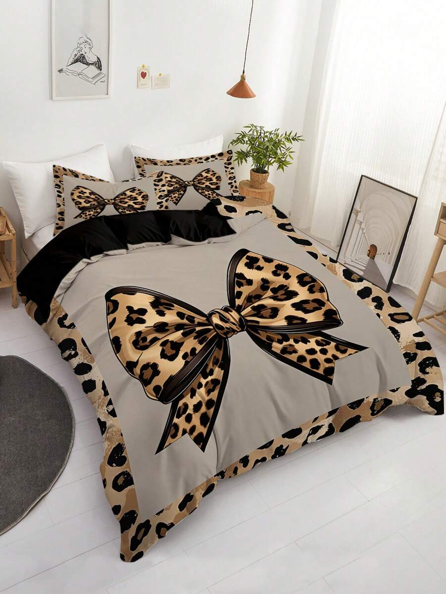 Set posteljine sa leopard printom i mašnom, 3 komada (1 navlaka za jorgan + 2 jastučnice, jorgan nije uključen)