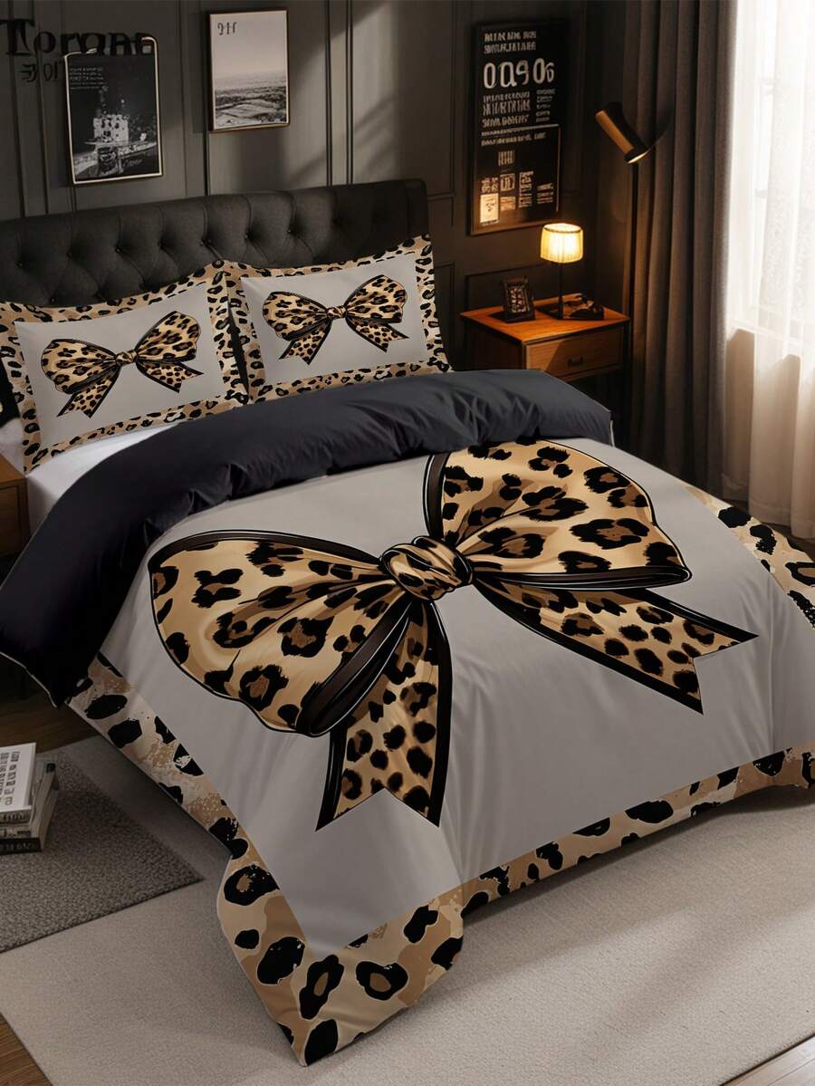 Set posteljine sa leopard printom i mašnom, 3 komada (1 navlaka za jorgan + 2 jastučnice, jorgan nije uključen)