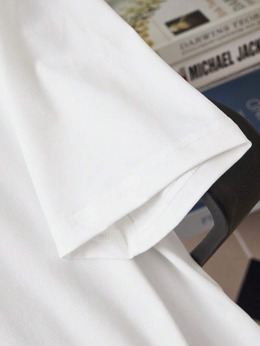 Muška ležerna slim fit majica kratkih rukava sa štampanim slovima i okruglim izrezom
