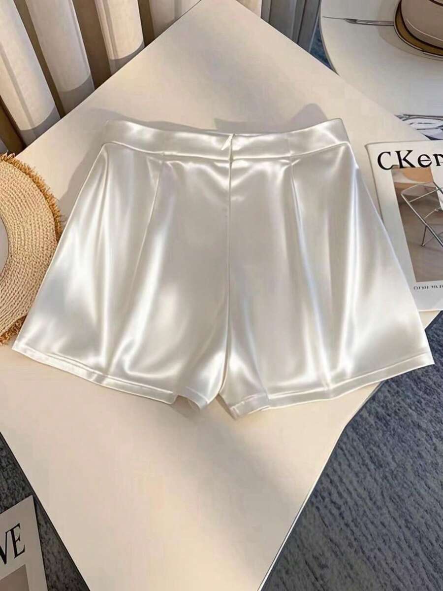 Ženski kratki šorts  sa dekoracijom lanca