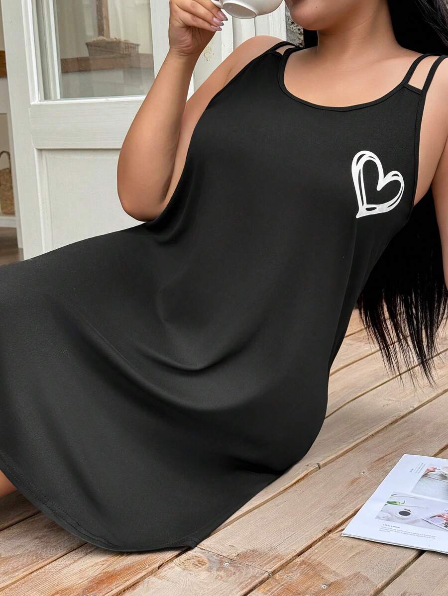Ležerna spavaćica na bretele sa printom srca, plus size