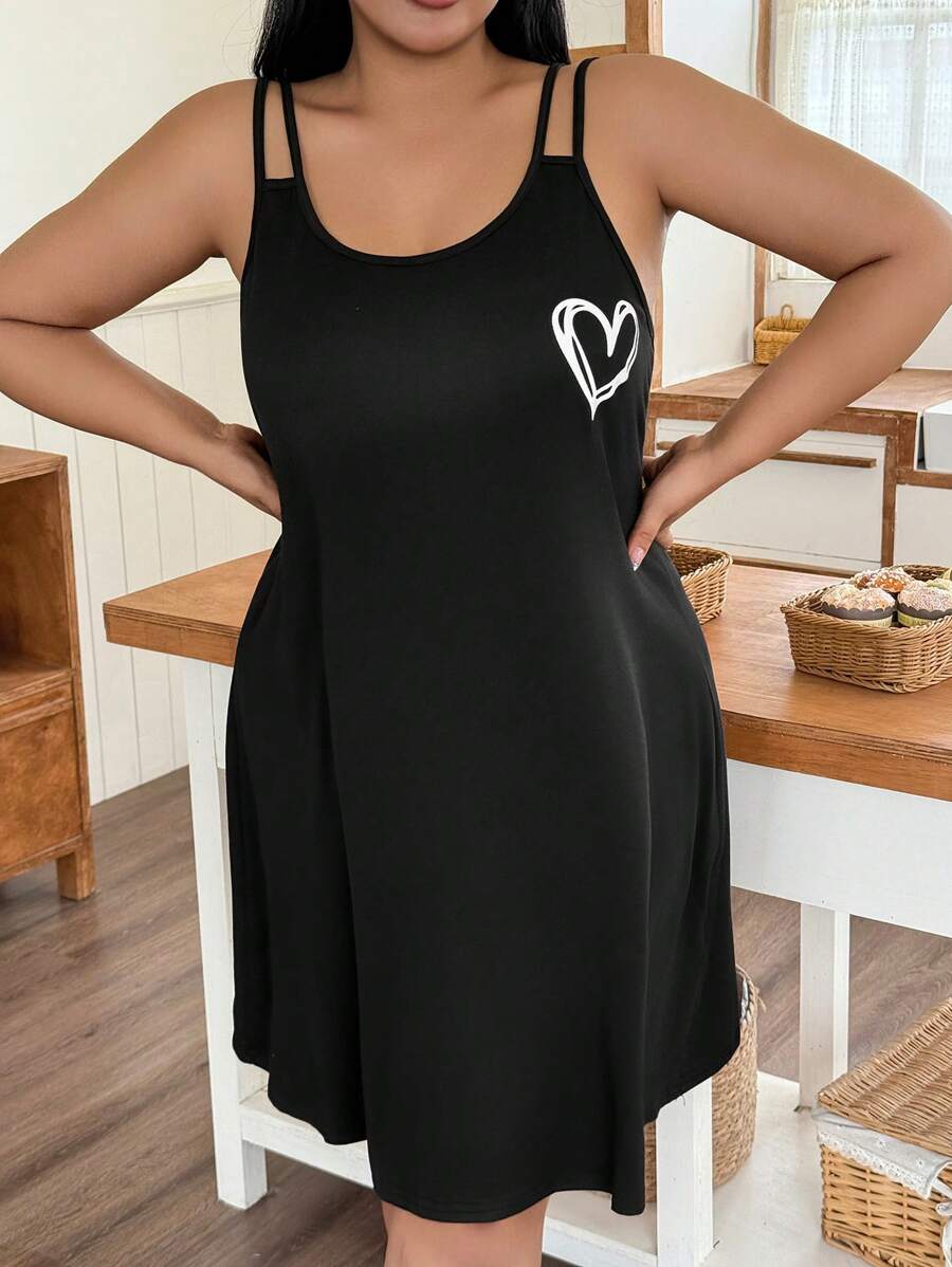 Ležerna spavaćica na bretele sa printom srca, plus size