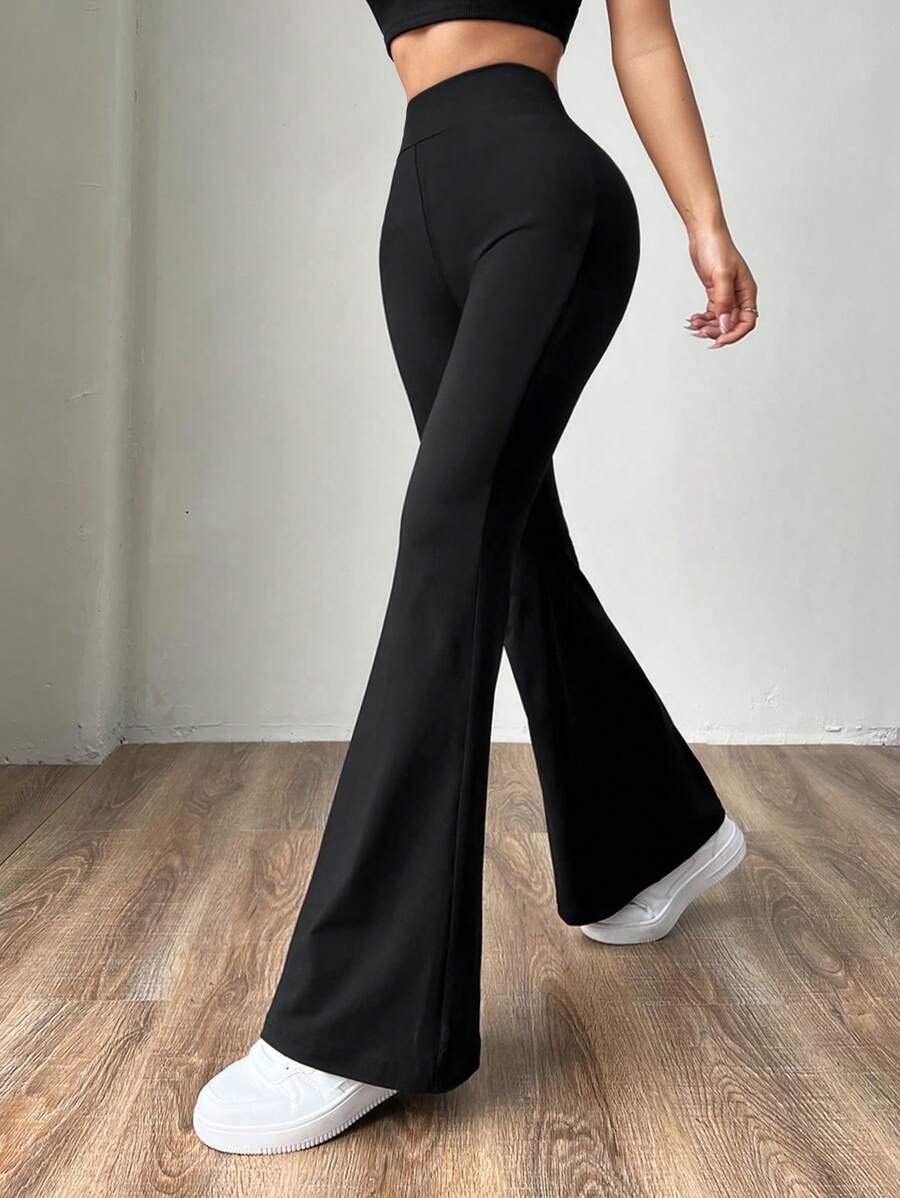 Ženske uske pantalone sa raširenim nogavicama