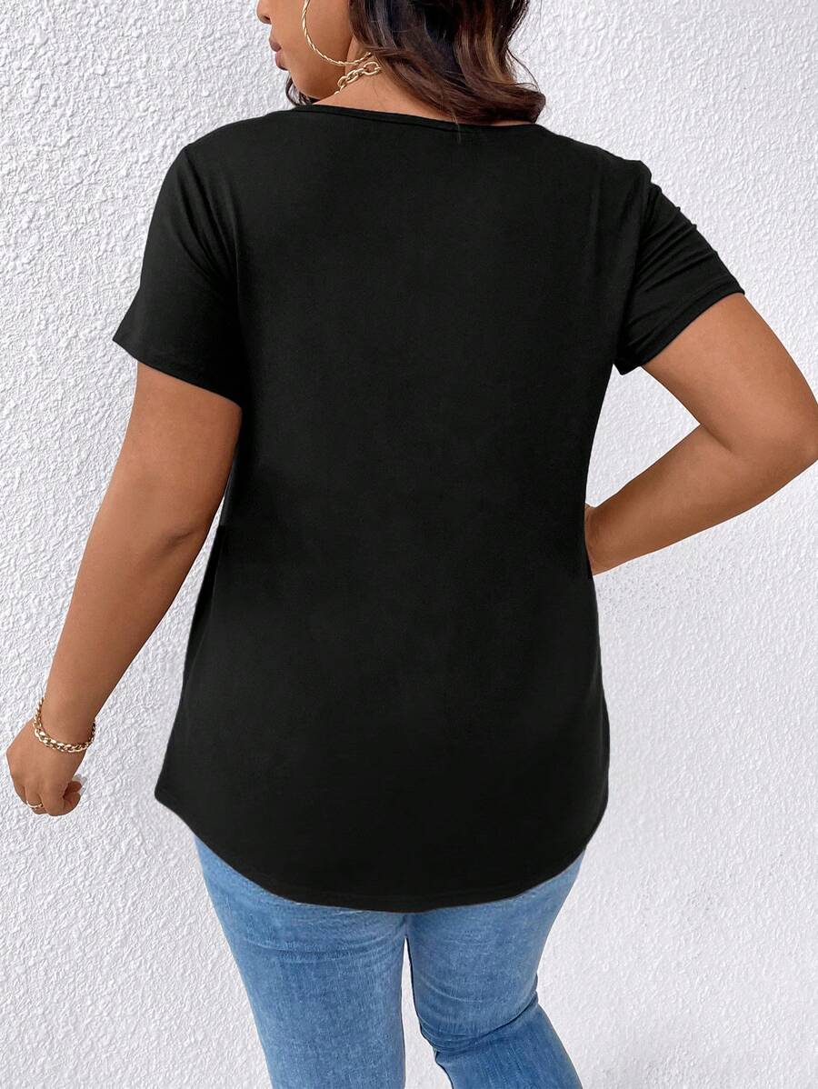 Plus size ležerna majica , crna jednobojna sa grafičkim printom zlatno- crne ruže