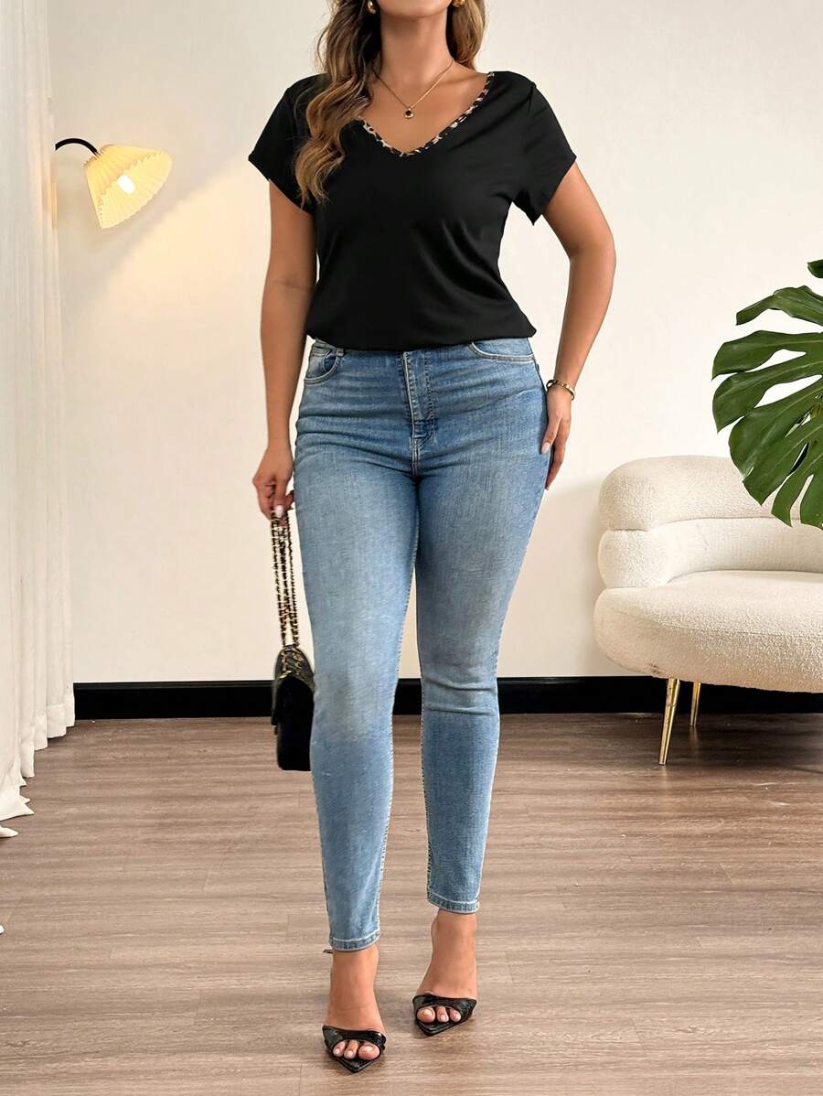 Ženska majica plus size sa otvorenim leđima, V-izrezom i mašnom na leđima