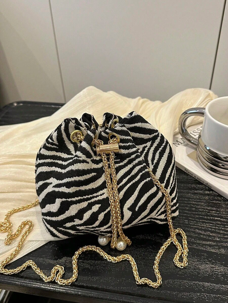 Moderna mini torba  jednobojna sa lanac kaišem