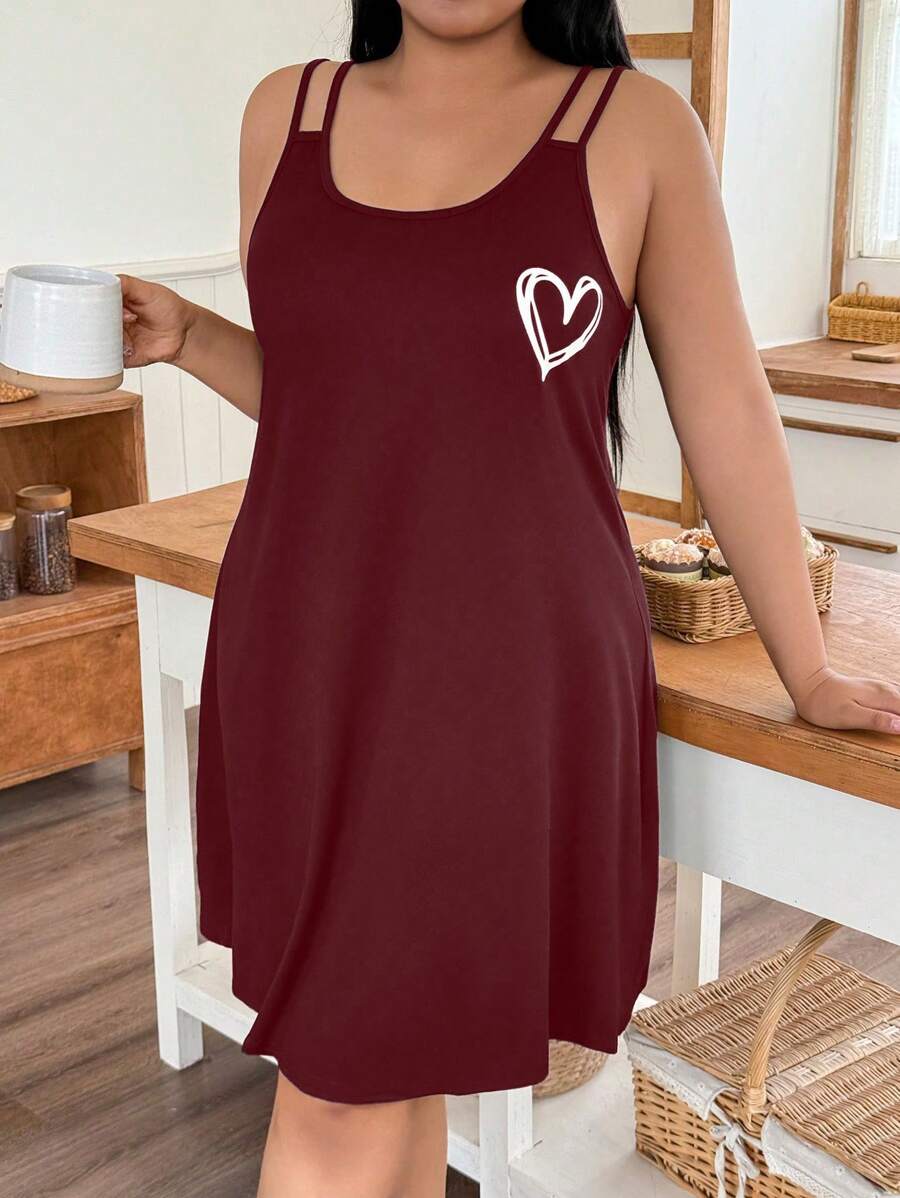 Ležerna spavaćica na bretele sa printom srca, plus size
