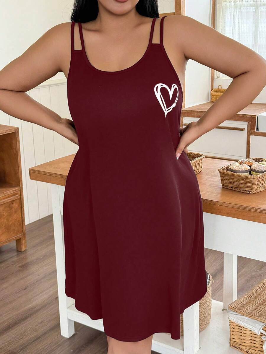 Ležerna spavaćica na bretele sa printom srca, plus size