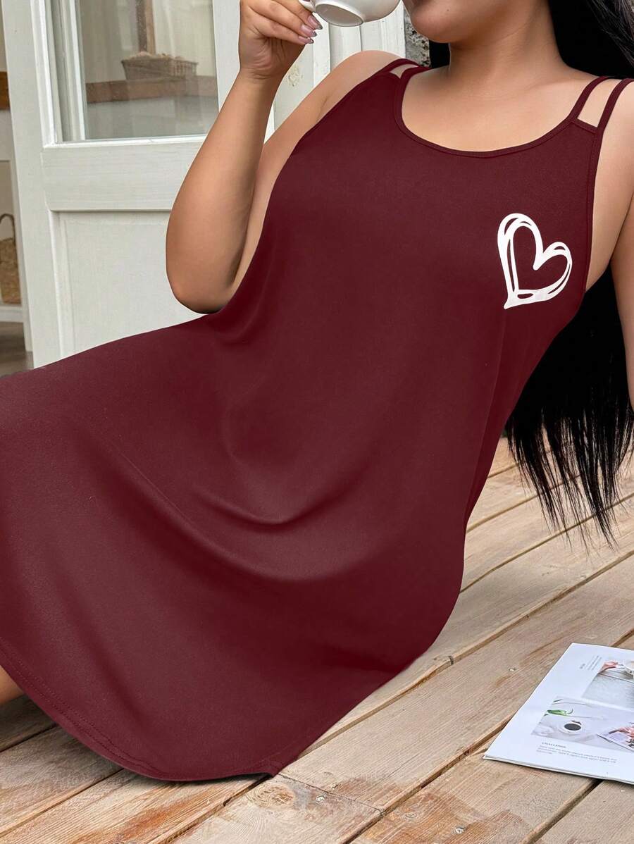 Ležerna spavaćica na bretele sa printom srca, plus size