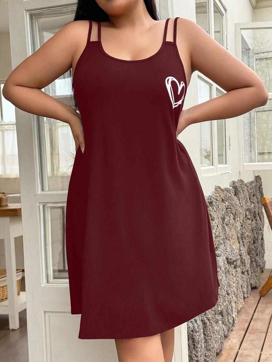 Ležerna spavaćica na bretele sa printom srca, plus size
