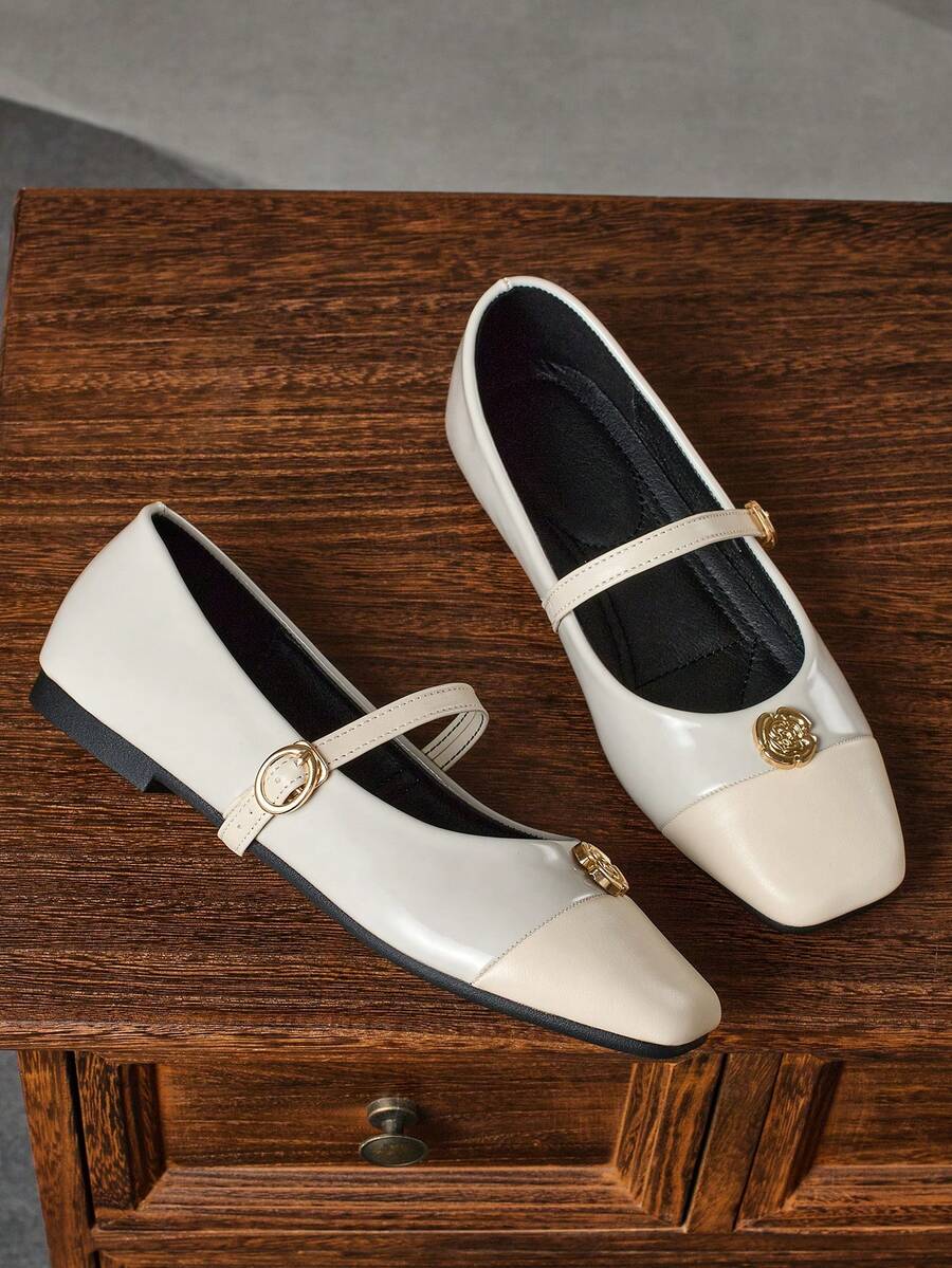 Preppy College Sports  baletanke sa colorblock dizajnom i kopčom