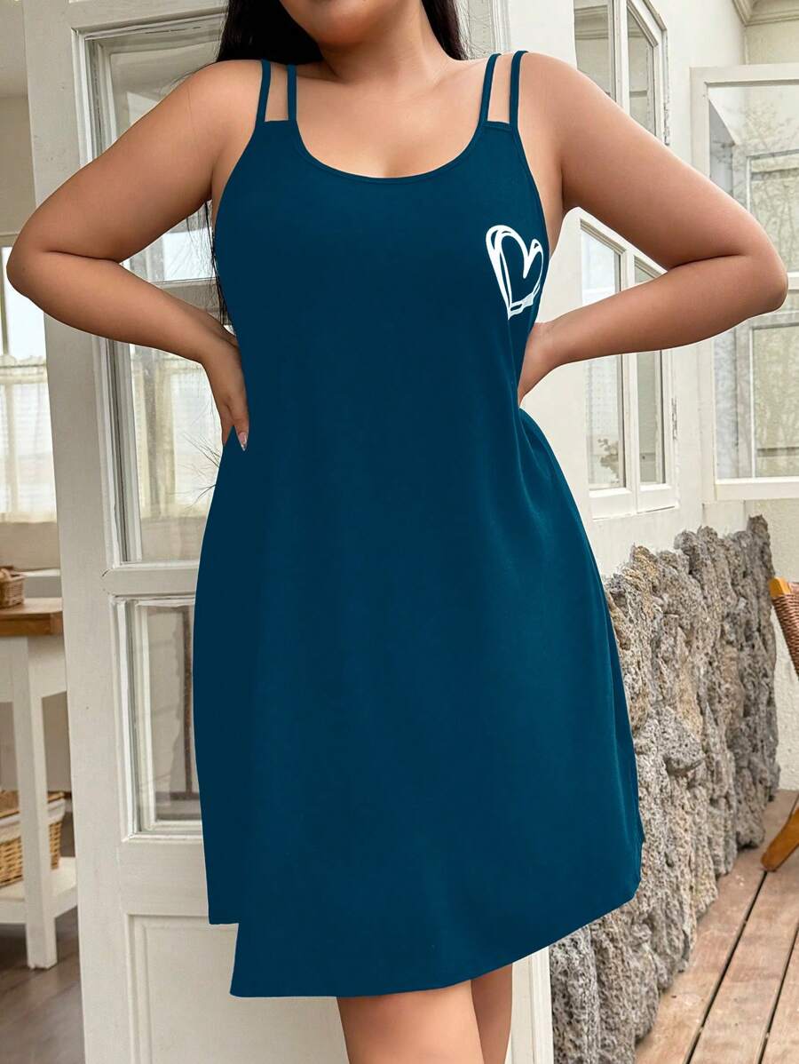Ležerna spavaćica na bretele sa printom srca, plus size